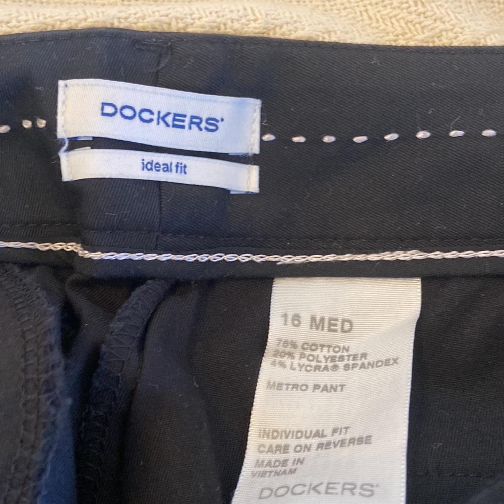 16 Medium NWT Docker’s black mid rise metro pants - Picture 7 of 12